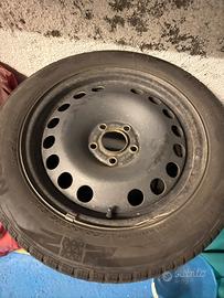 Pneumatici da neve + 4 cerchi in ferro  205/55 R16