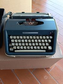 Macchina da scrivere anni '80 .