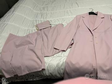 Tailleur con soprabito rosa