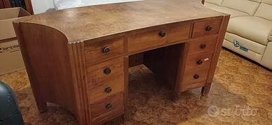 Scrivania e libreria