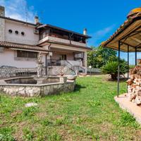 PORZIONE DI BIFAMILIARE A LATINA