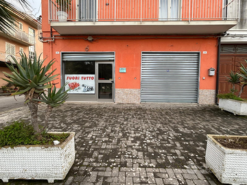 Locale commerciale 70 mq - Viale dei Minatori, Som