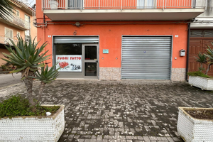 Locale commerciale 70 mq - Viale dei Minatori, Som