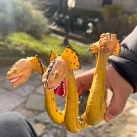 Giocattolo drago a tre teste