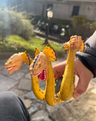 Giocattolo drago a tre teste