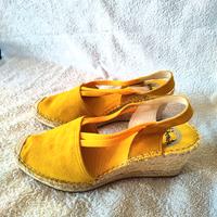 SANDALI Camoscio con zeppa in corda VIDORRETA