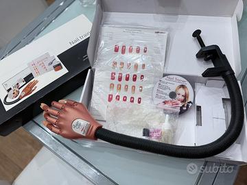 Mano dí allenamento unghie