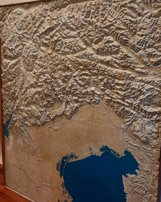 Quadro con carta geografica 
