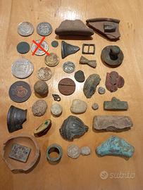 Monete e altri oggetti trovati 