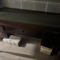 Vendi scrivania in legno