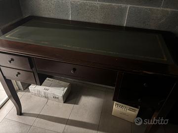 Vendi scrivania in legno