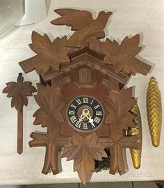 Orologio a Cucù Vintage in Legno Intagliato