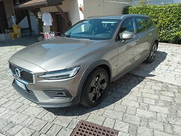 Volvo V60 Cross Country B5  2021