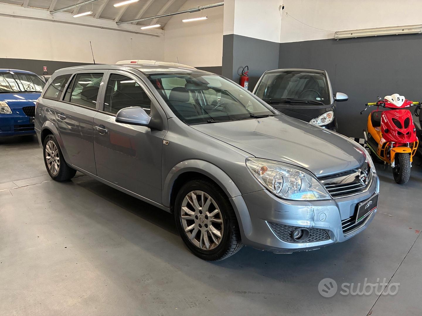 Opel Astra 2010 photo 2
