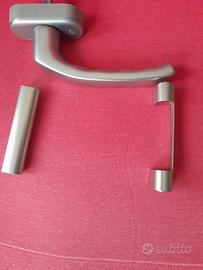 MANIGLIE PER FINESTRE IN PVC
