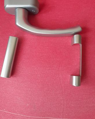 MANIGLIE PER FINESTRE IN PVC