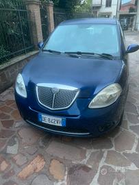 Lancia y