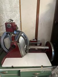 Affettatrice Vintage a Volano “Ironweed”