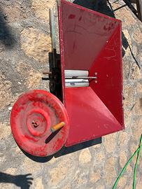 Diraspatrice manuale per UVA