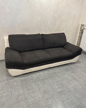 Divano usato in buone condizioni