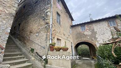 Casa indipendente di 210 m² con più di 5 locali a 