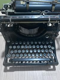 Macchina da scrivere Underwood 30