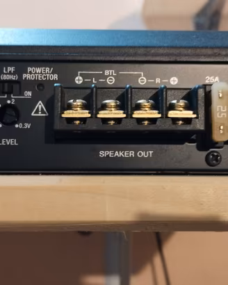 amplificatore autoradio 