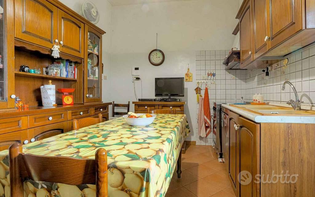 Rustico / Casale di 436 m² con più di 5 locali e b - Vista 5