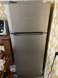 Frigorifero con congelatore sopra