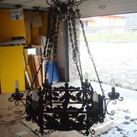 Lampadario antico in ferro battuto