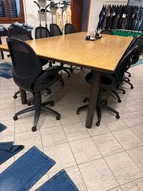 Tavolo riunioni/showroom in legno massello eCorten