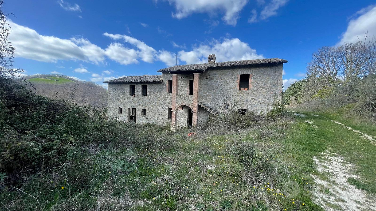 Azienda agricola di 62 Ha con casale e stalla - Vista 4