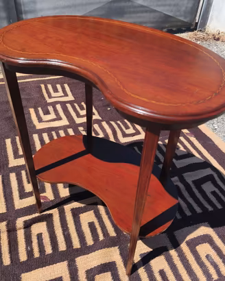 Tavolino vintage a fagiolo in legno intarsiato