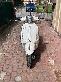 Vespa primavera 125