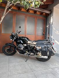 Moto Guzzi V7 stone