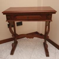 Tavolino con cassetto