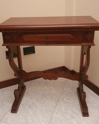 Tavolino con cassetto