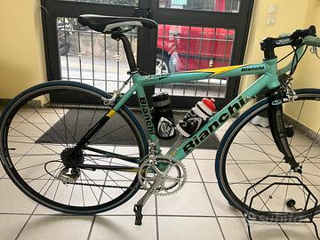 Bici da corsa Bianchi color celeste
