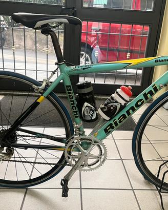 Bici da corsa Bianchi color celeste