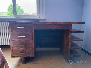 Scrivania anni 40 impiallacciata in noce