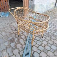 Antica culla in vimini