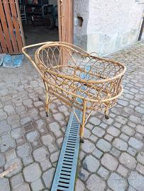 Antica culla in vimini