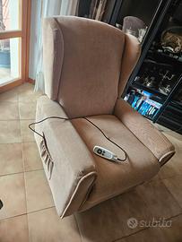 poltrona elettr. anziani con telecomando MAI USATA