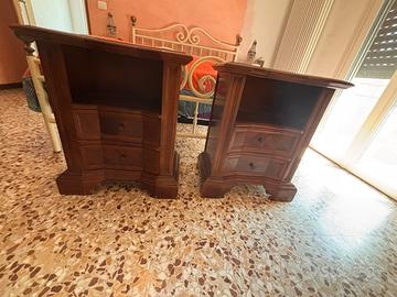 Comodini in legno massello