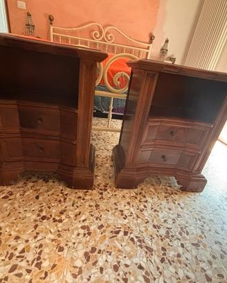 Comodini in legno massello