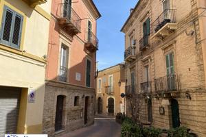 Casa indipendente di 284 m² con più di 5 locali a 