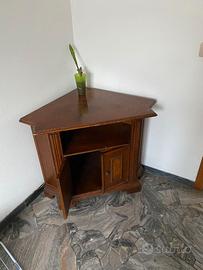 Mobile antico ad angolo