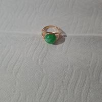 anello con pietra verde