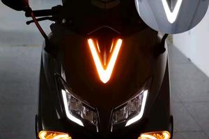 Led Anteriore a V x Yamaha Tmax 530- 2015/16