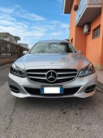 Carro funebre Mercedes Metis W212